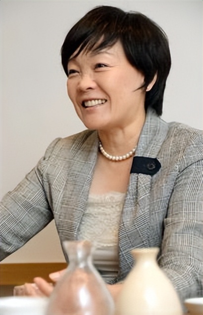 安倍遇刺身亡在场女保镖引热议,安倍妻子对安倍遇刺的反应