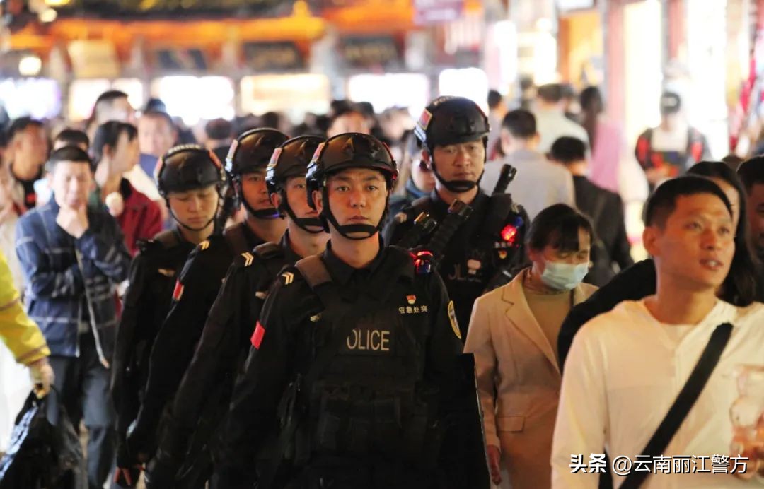4500名警力加强安保措施,出动警力2100余人次护航群众出行