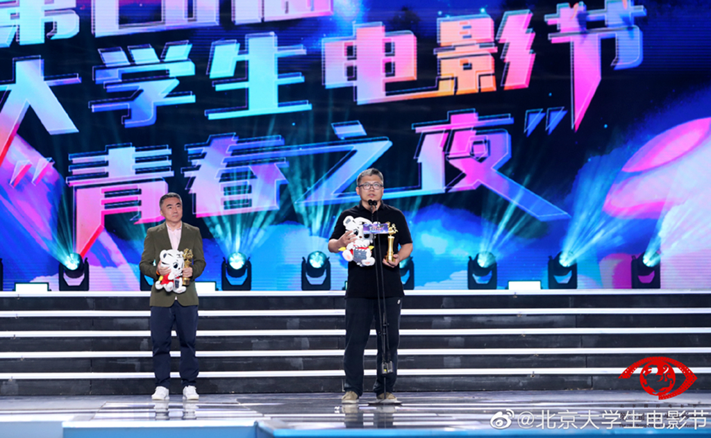 郝劭文被夸防晒帽,童星郝劭文走路视频