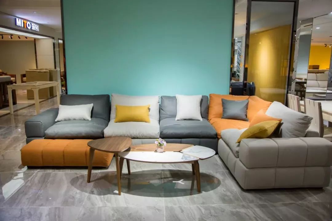 为什么实体店沙发比网购沙发软,为什么网上的沙发比实体店便宜