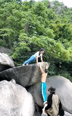 “无意中在女同事车上发现的，这是用来干嘛的？”网友们内涵了