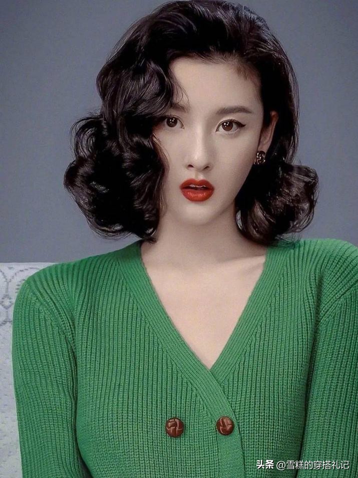 露眉露耳不过肩的发型,洋气过耳直发发型