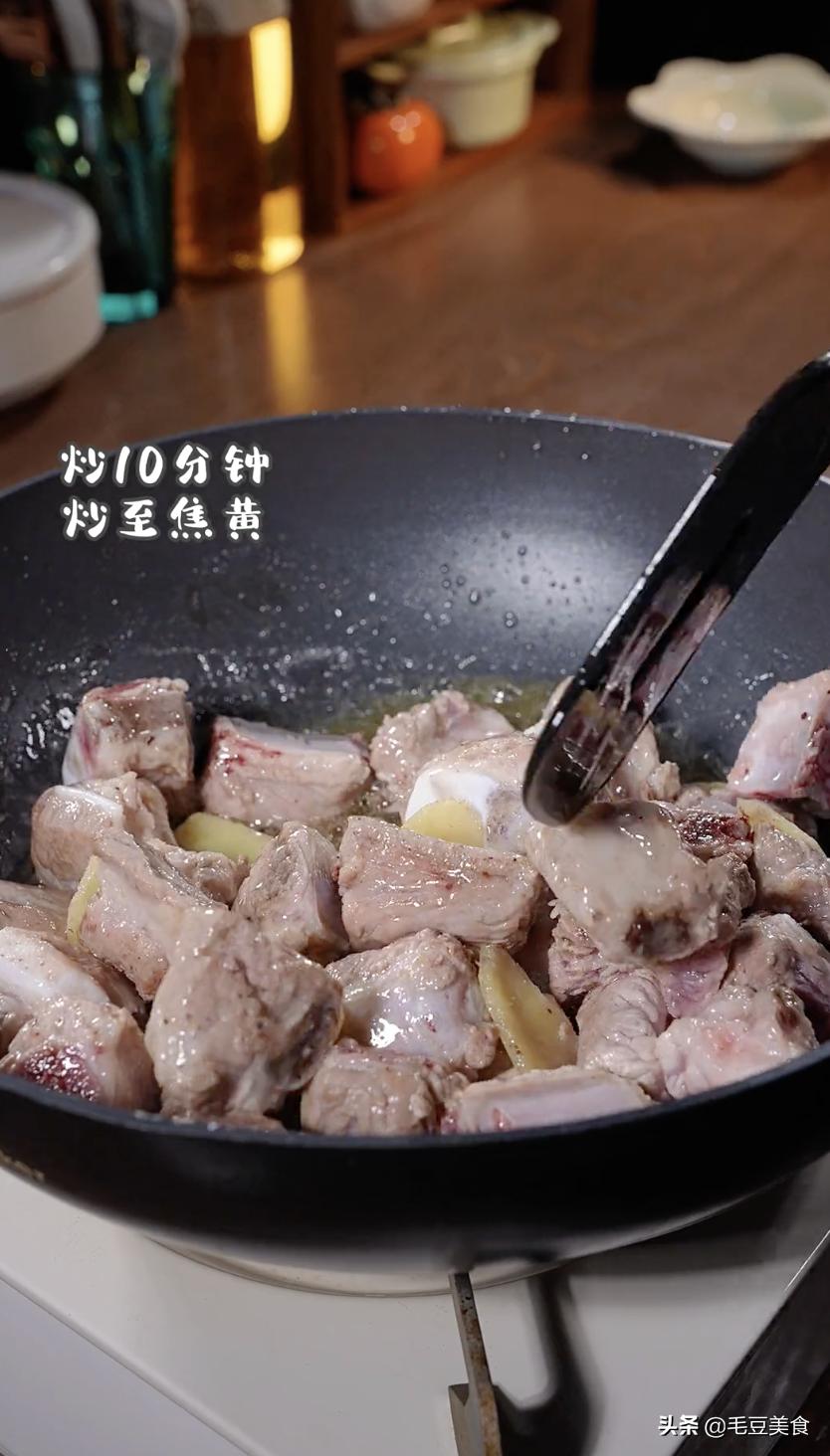 是时候安排顿肉肉吃了，生炒排骨给孩子加餐营养健康