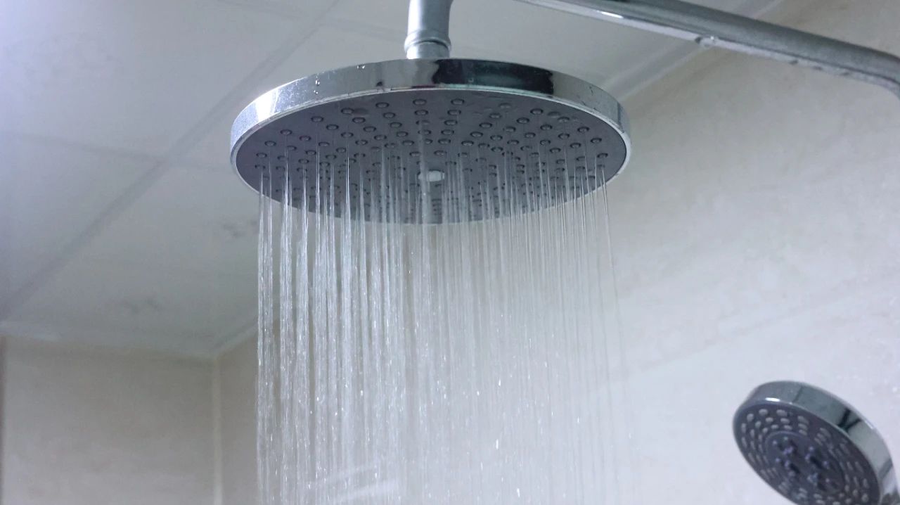 女性洗澡能不能用一些东西,女性洗澡能洗尿道吗