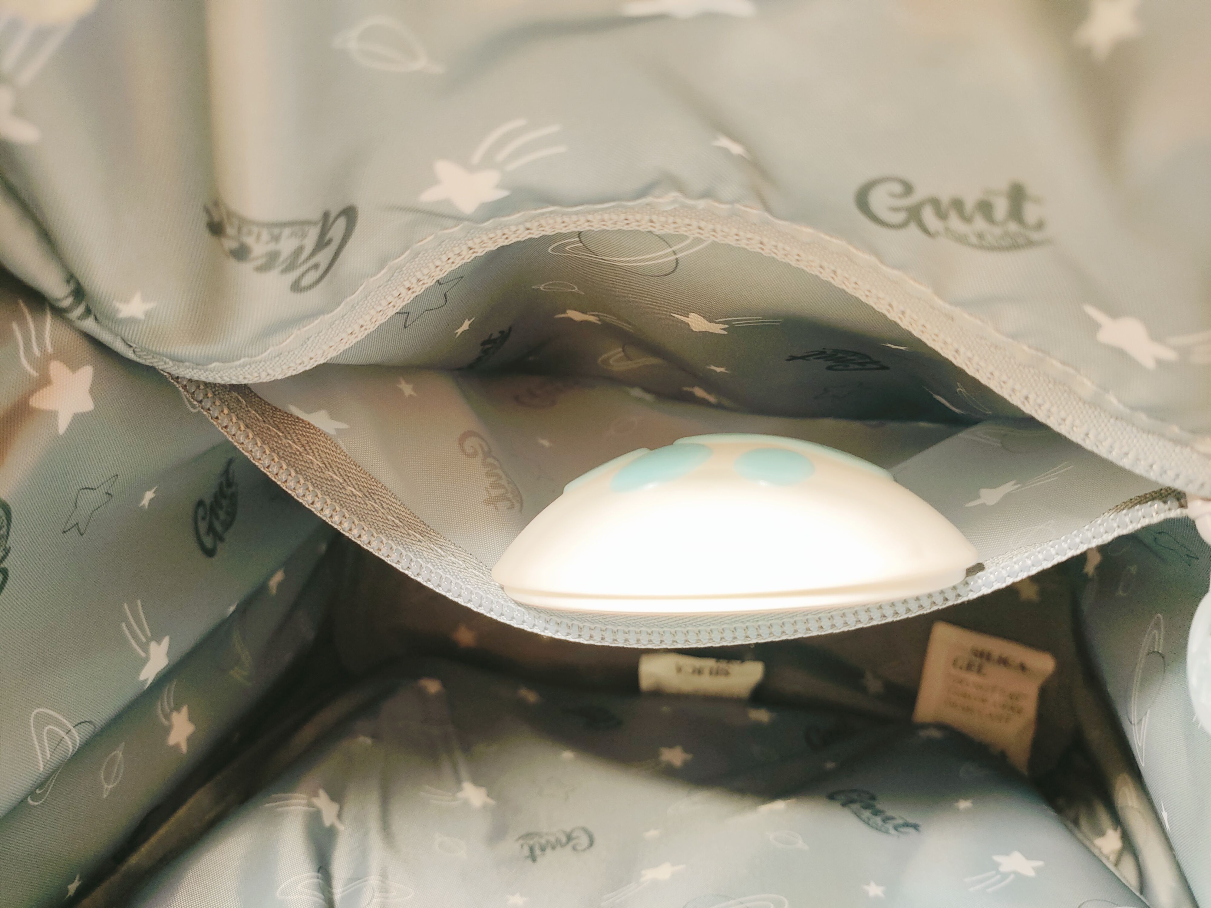 既轻便又实用的小学生书包,学生单肩书包推荐简单