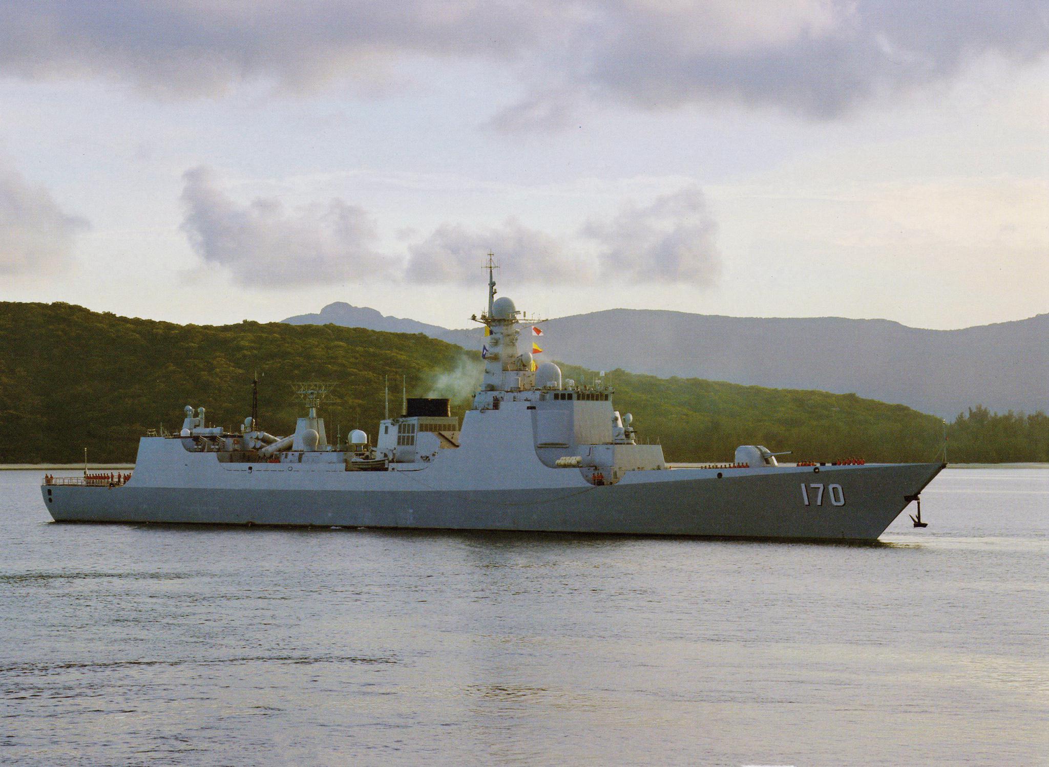 076搭配辽宁舰,076攻击舰和辽宁号尺寸对比