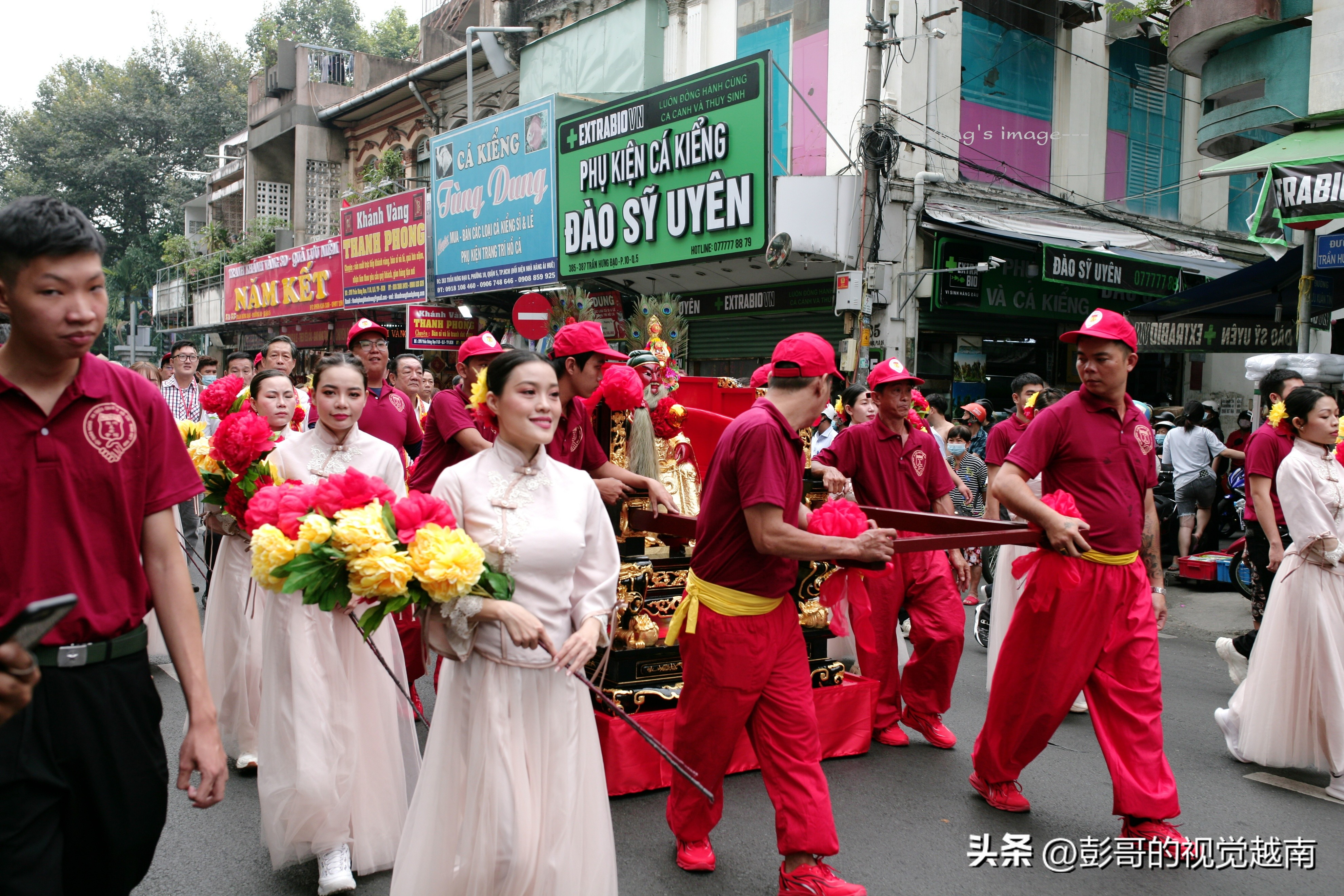 越南西貢華人的【恭請關聖帝君聖駕出遊】活動。