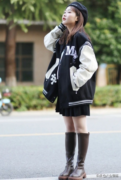 黑色羽绒服如何穿搭既时尚又减龄,天冷了不要再穿去年的旧衣服了