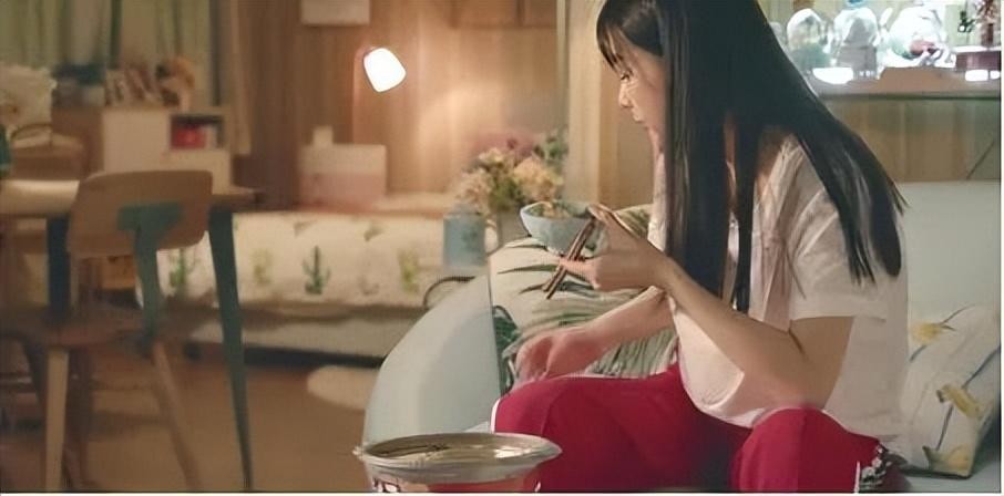 北京三平米出租屋照片令人心酸，原来明星和普通人的穷不是一种穷