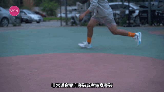 安踏轻狂4对比李宁闪击10哪个好,李宁音速10和安踏水花4哪个好