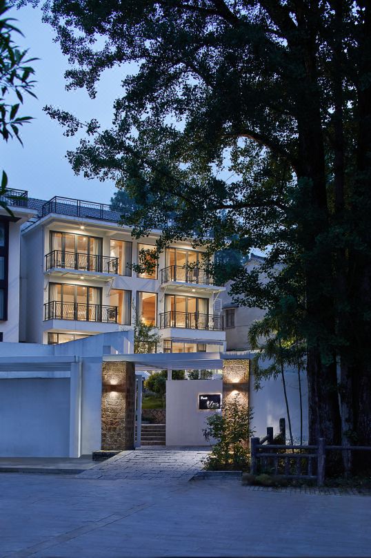 遇间播报|莫干山必睡六大美宿！看山看水看云看日出，优哉游哉~