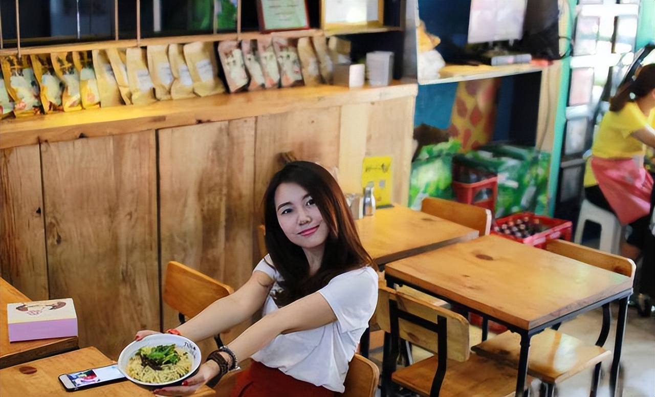 国民女神高圆圆:插足袁泉感情,王一博背后金主,屡被公公刁难