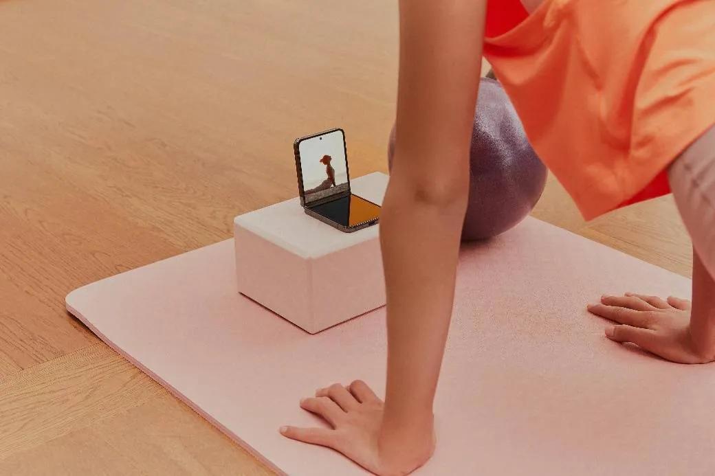 三星galaxyzflip4单手开合,三星galaxyzflip4最新玩法