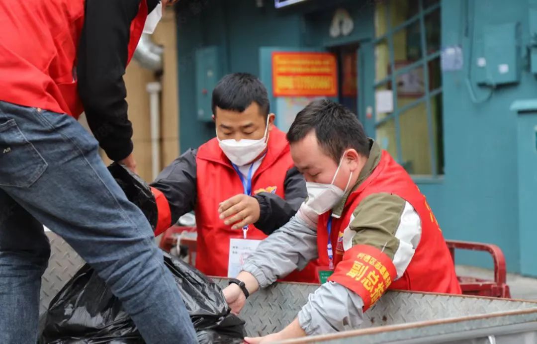 身边雷锋志愿者的故事,资深志愿者雷锋的动人故事