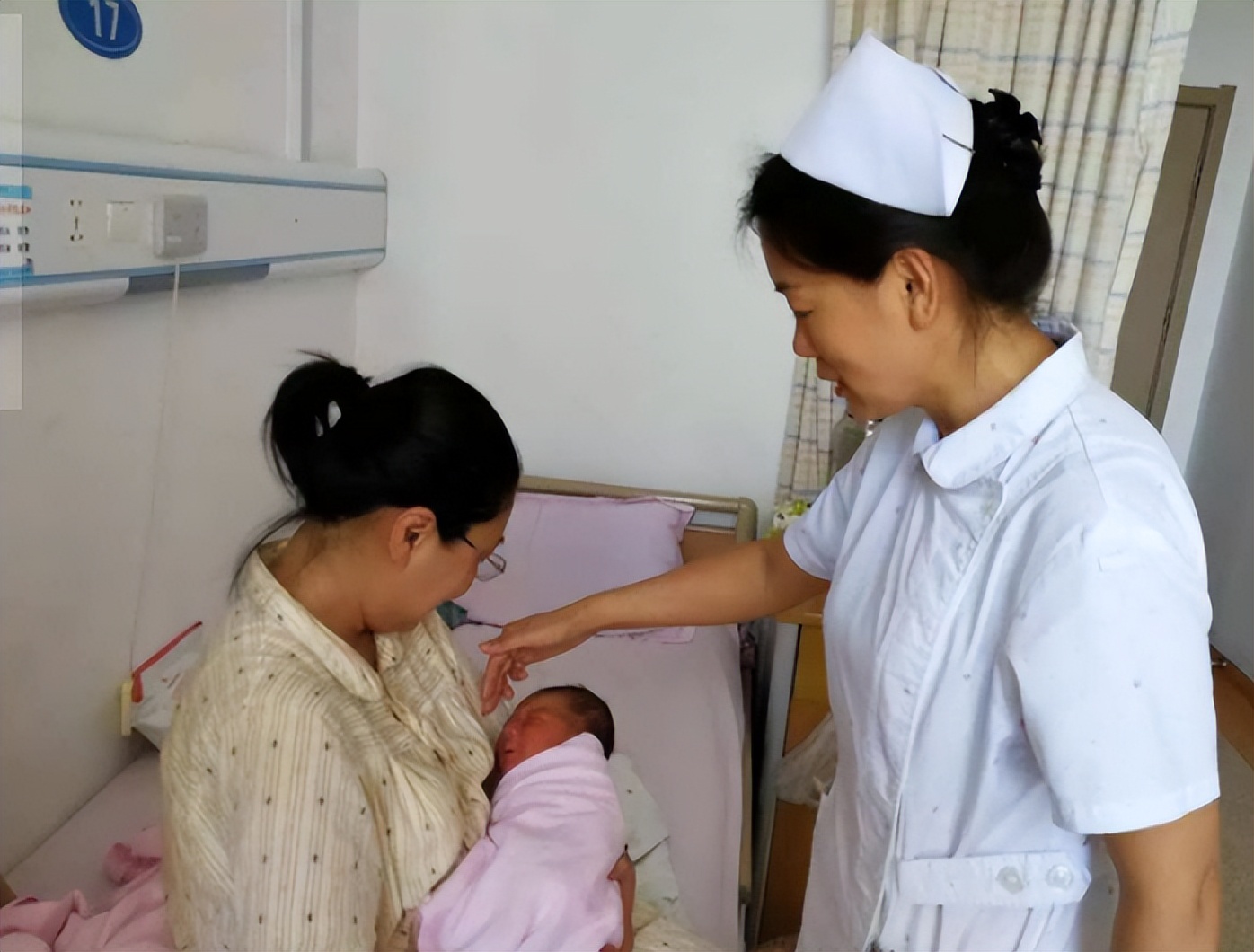 用奶瓶装母乳宝宝还是不吃怎么办,奶瓶喂母乳和亲喂有什么区别