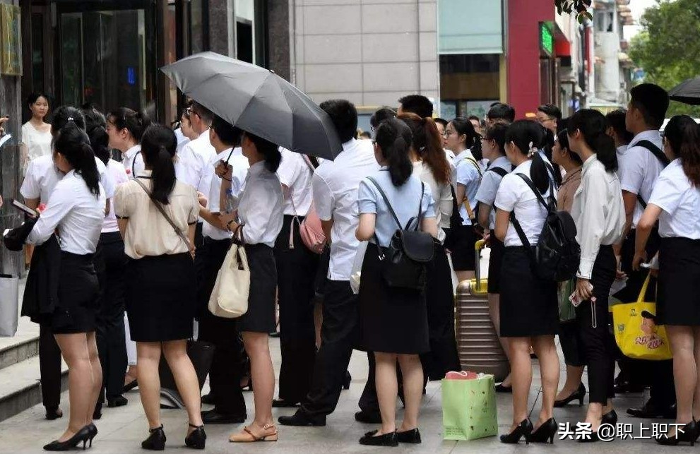 招工后无编人员如何解决编制,同一单位编外人员入编难不难