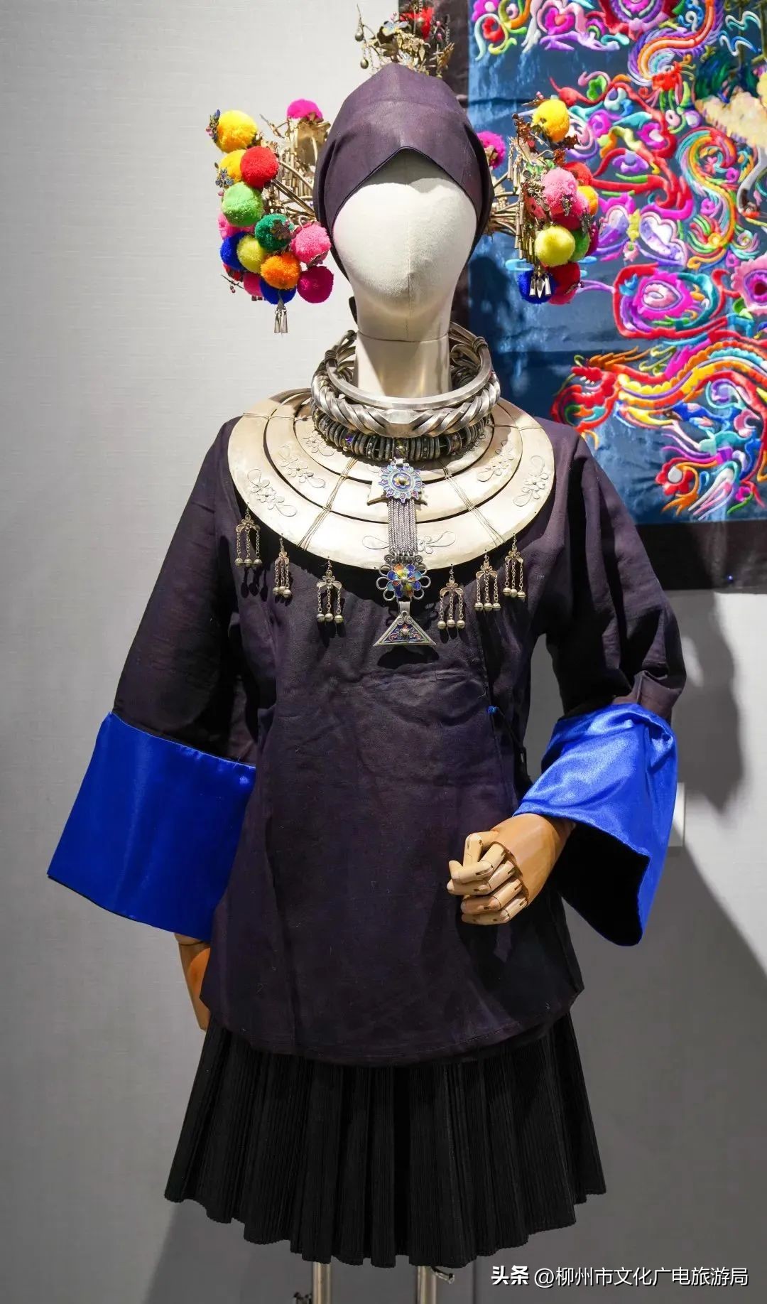 “巧手织就彩衣裳”市群艺馆馆藏少数民族服饰之“霓裳羽衣”，邀你云观展