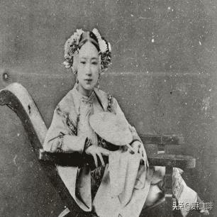 老照片晚清的小姐,晚清老照片名妓貌美如花