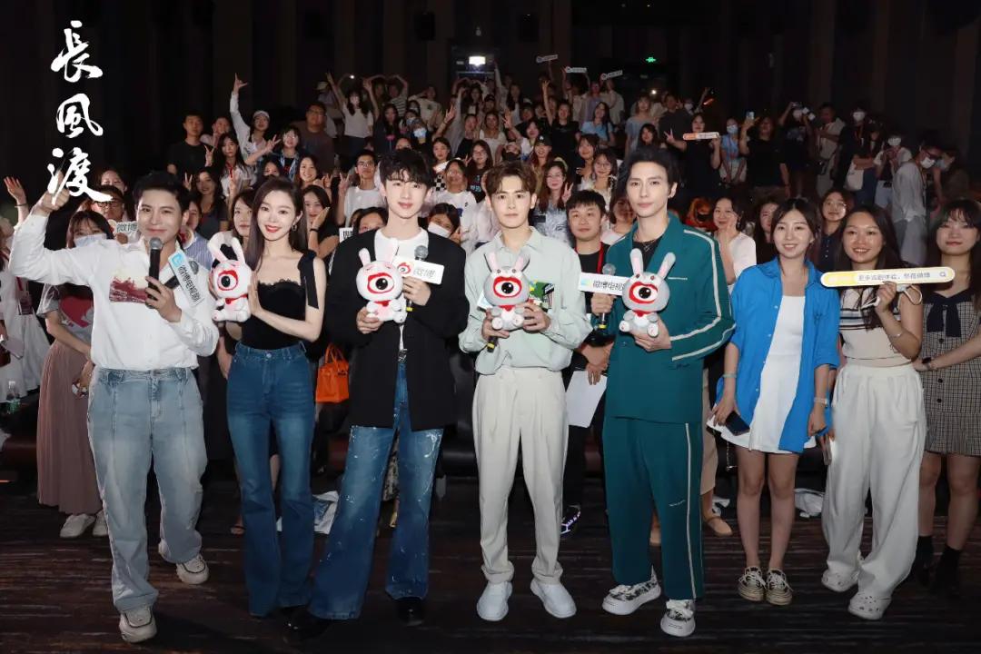 白敬亭宋轶衣品,白敬亭教宋轶穿搭