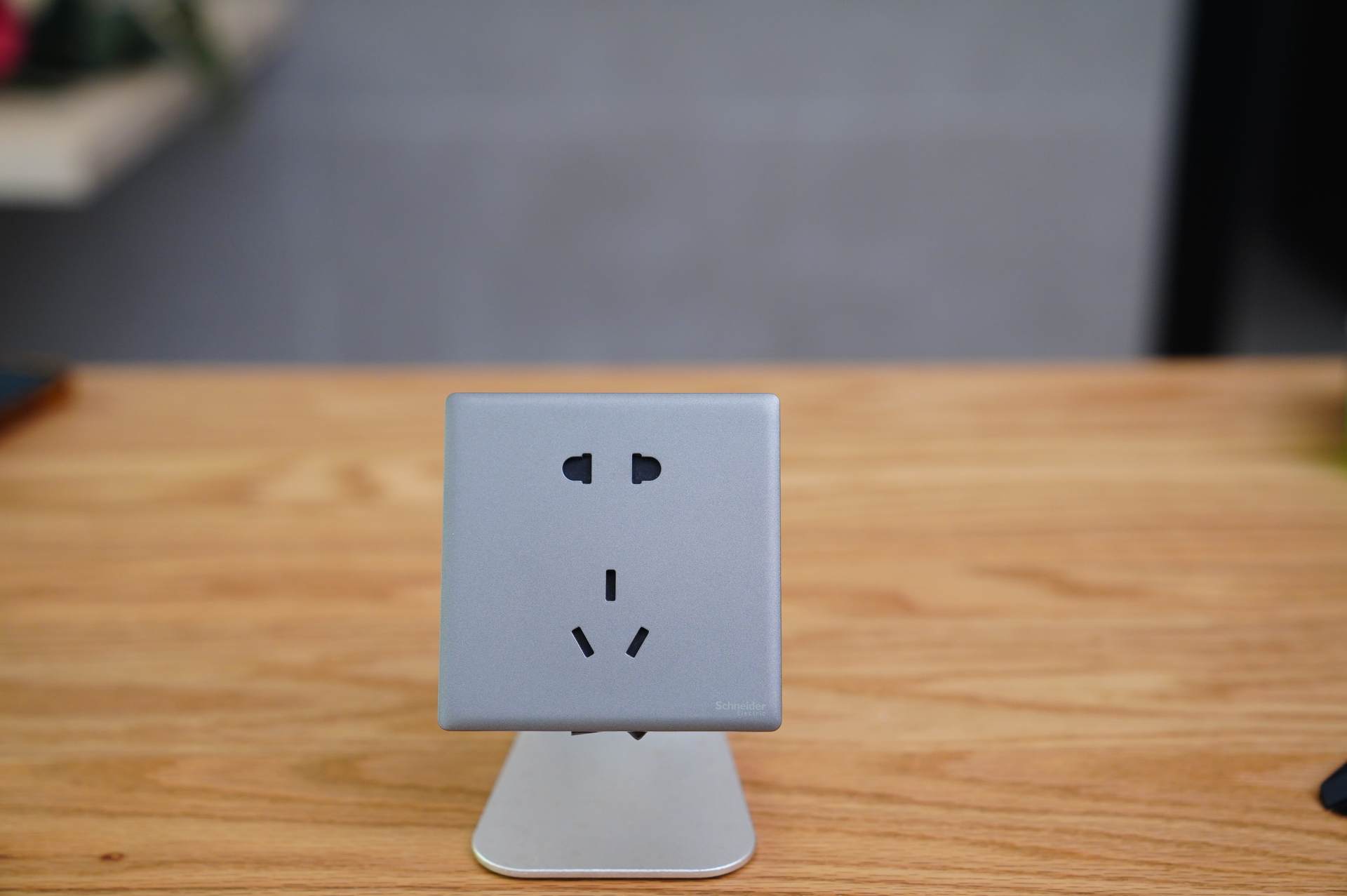 多层插座怎么拆,开关插座简装布置