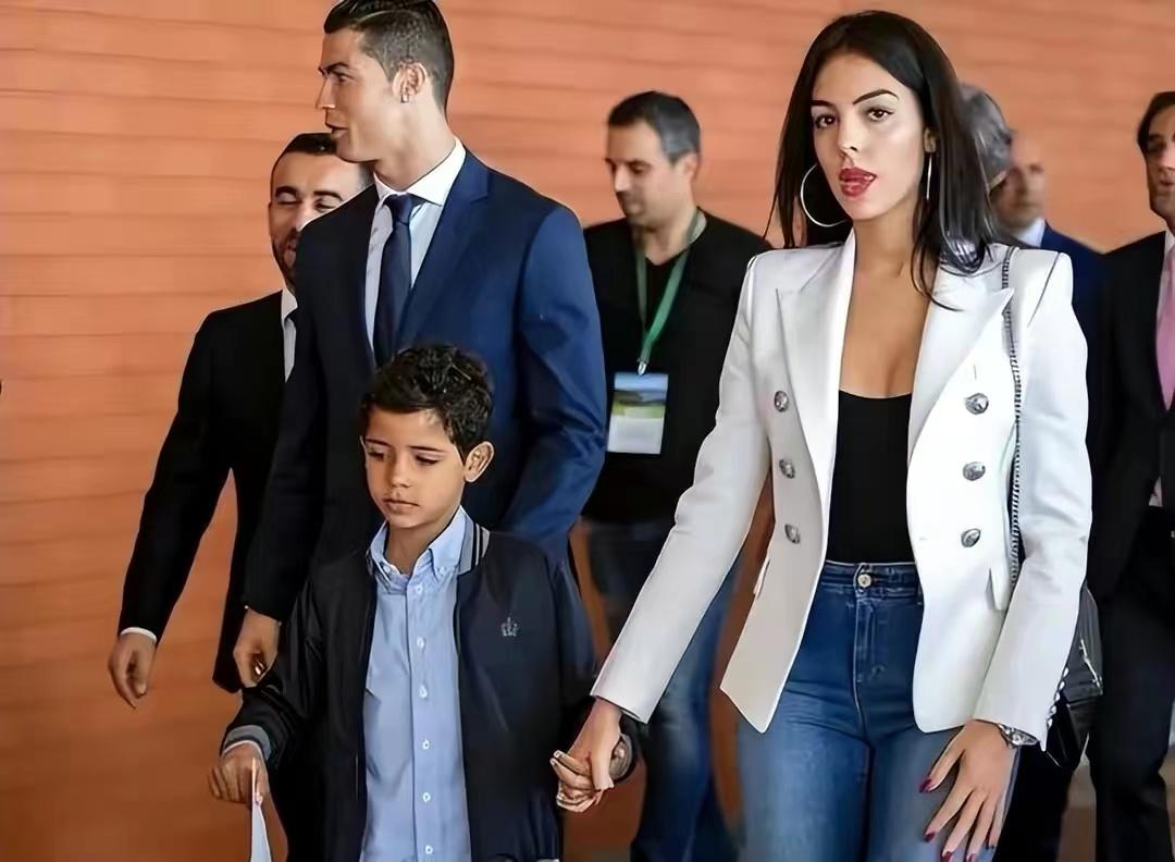 乔治娜有多漂亮,乔治娜内心强大