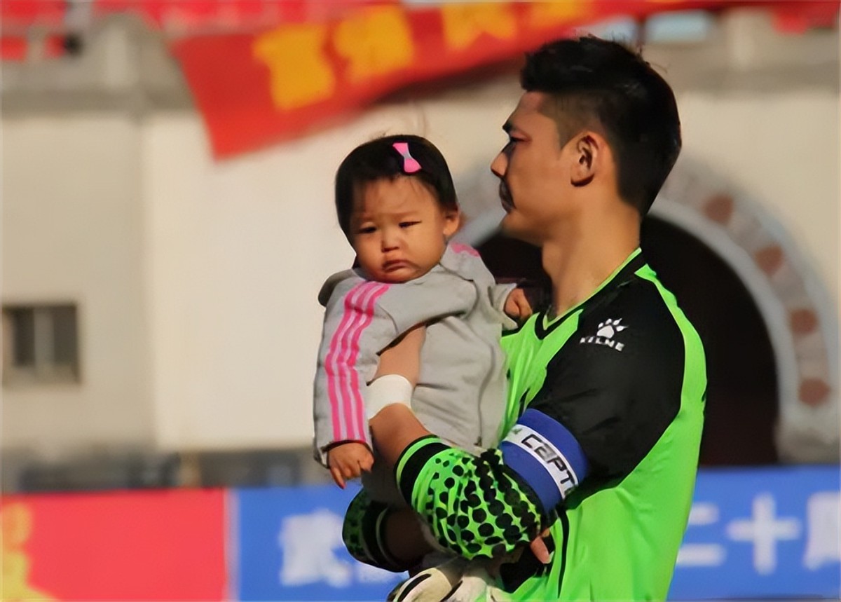 恒大队长曾诚完整版,恒大第一门将曾诚依然热爱足球