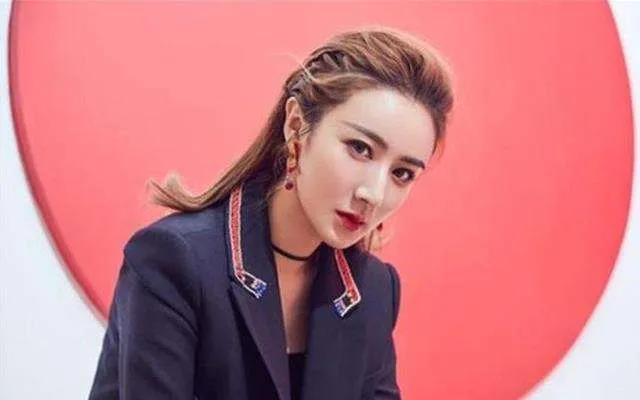 梅西球迷吹响梅吹,一个梅西球迷一个c罗球迷