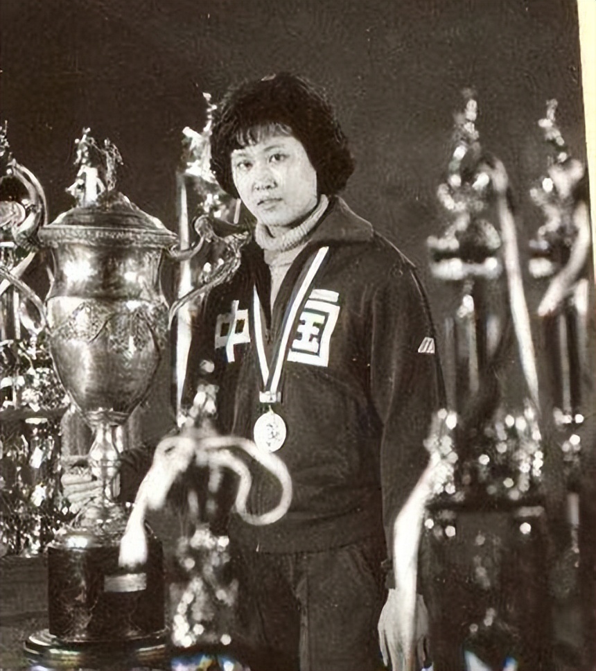 张瑜汪嘉伟合影,汪嘉伟曾和演员张瑜结婚了吗