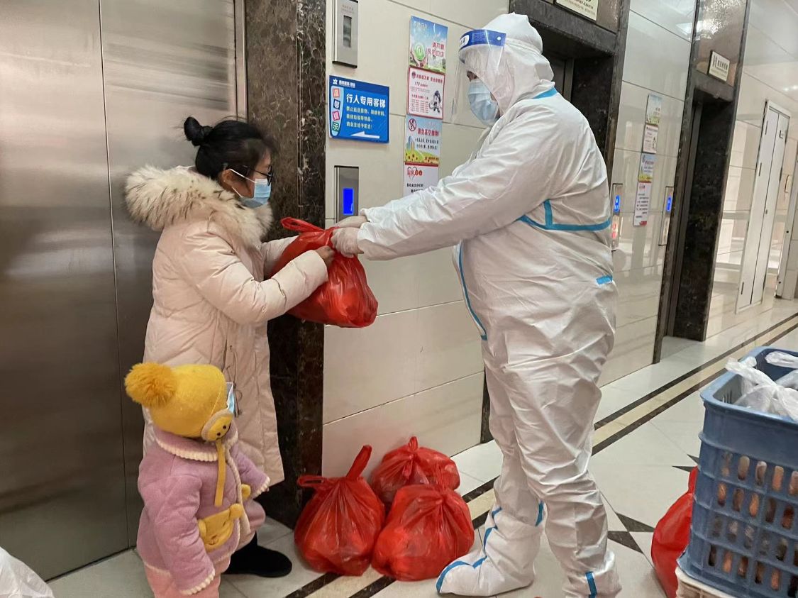 和你一起加油！东方天郡小区8000居民、185名志愿者