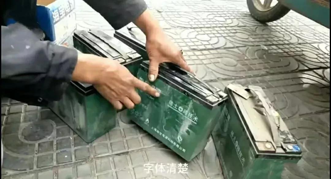 电动车新换的电池充满电不跳绿灯,电动车充满电加速掉二格电怎么了