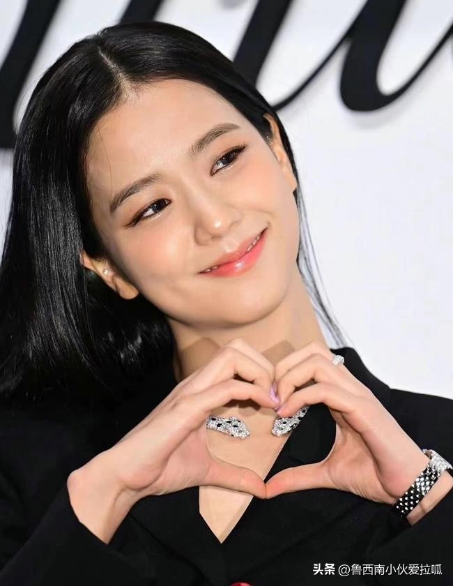 难怪卡地亚砸大钱也要抢下！Jisoo晒活动私照太性感了