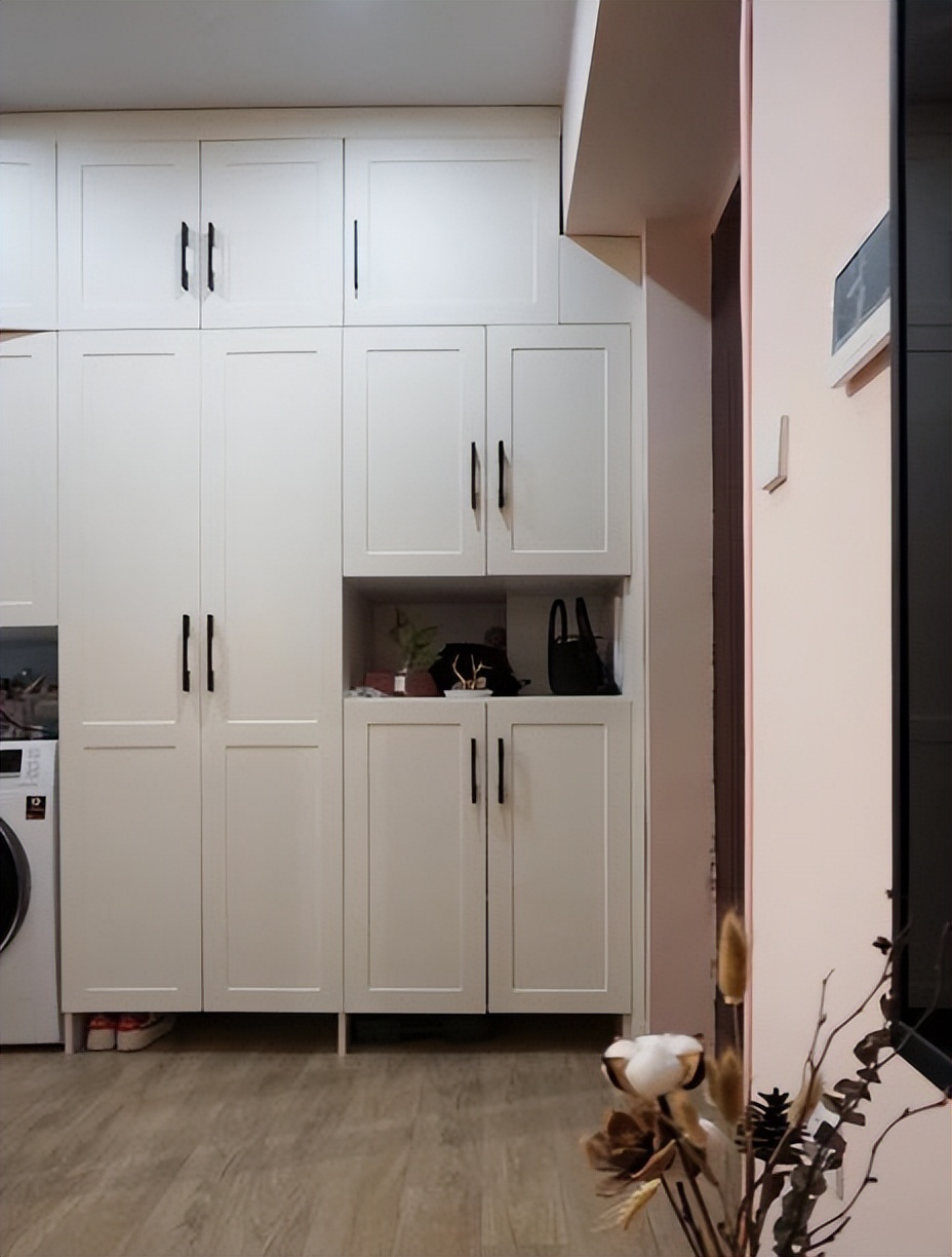 51㎡小宅，硬在衣柜上空“隔出”次卧，朋友不解！完工都夸太机智