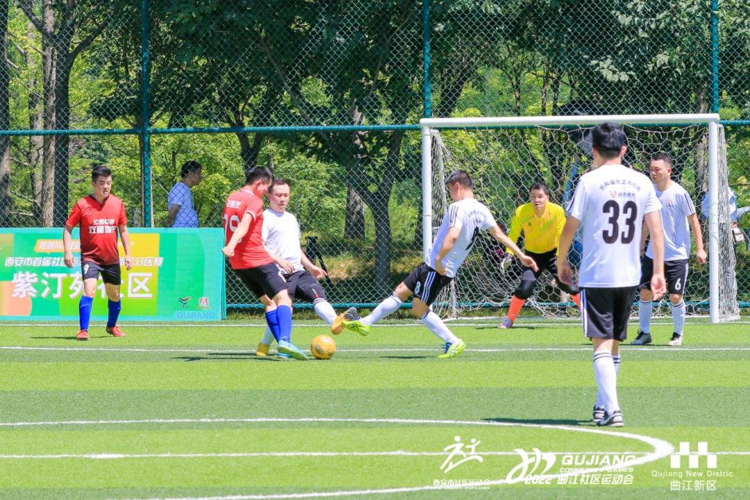 鸣哨比赛结束,第二届曲江新区足球赛事