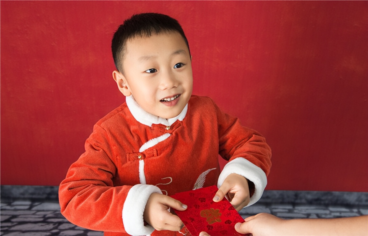 给“压岁钱”其实也有讲究，除夕给和初一给区别很大，别选错了