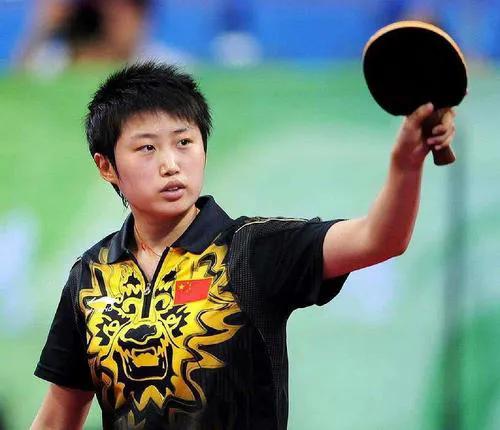 国乒女队王楠,王楠张怡宁女乒团体比赛视频