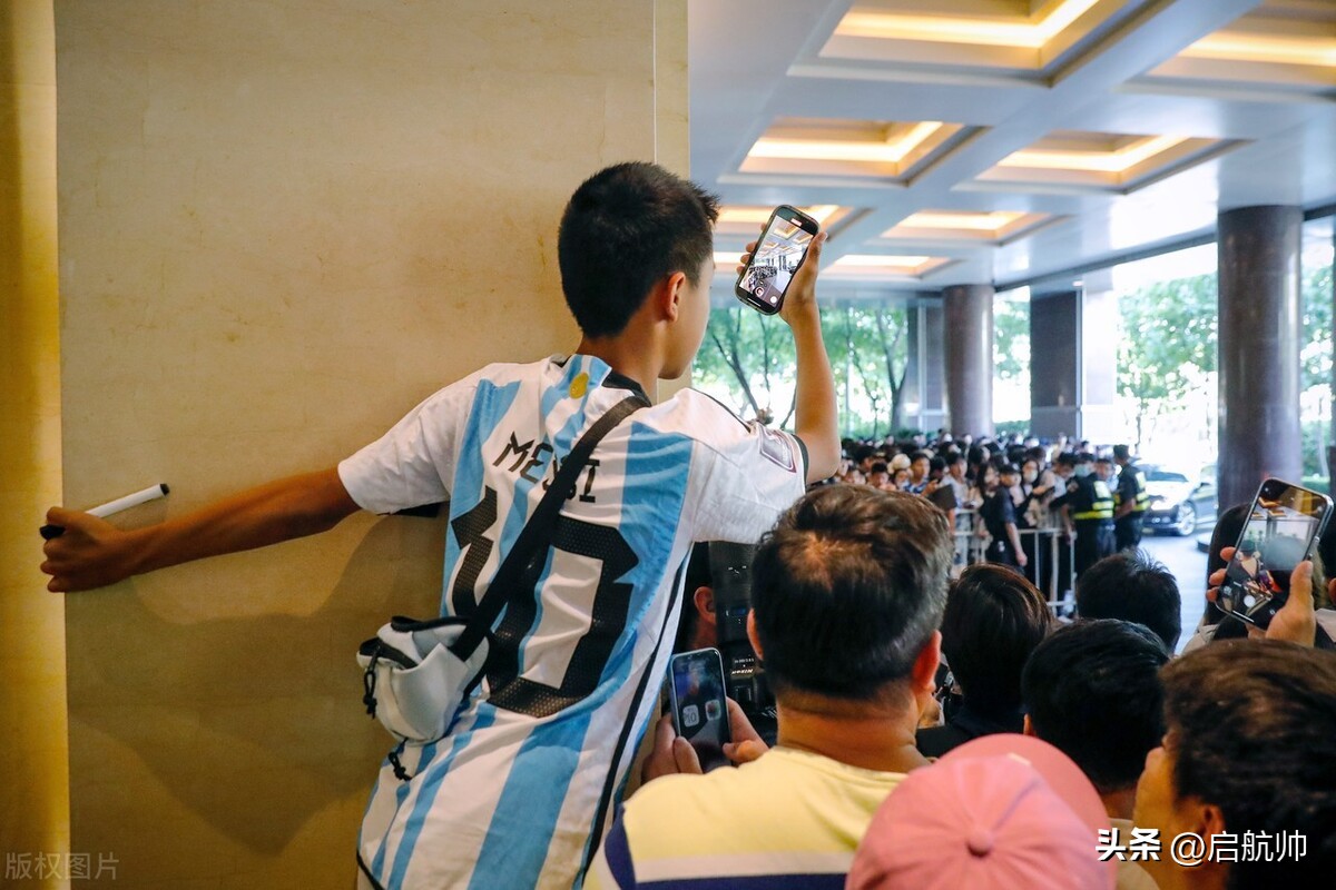 高！梅西被帆布隔档引中国球迷不满，2015世俱杯肾结石回避广州队