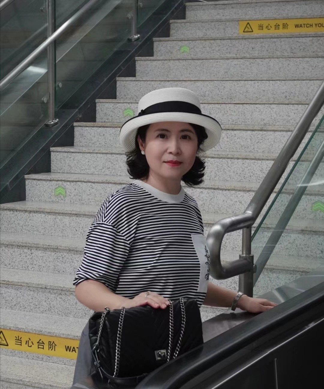 40到50岁的女性适合什么样的发型,适合50岁女人的中长发型