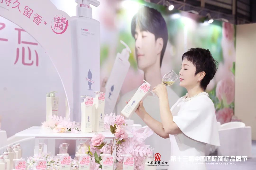 用阿道夫制作香水,阿道夫品牌发展