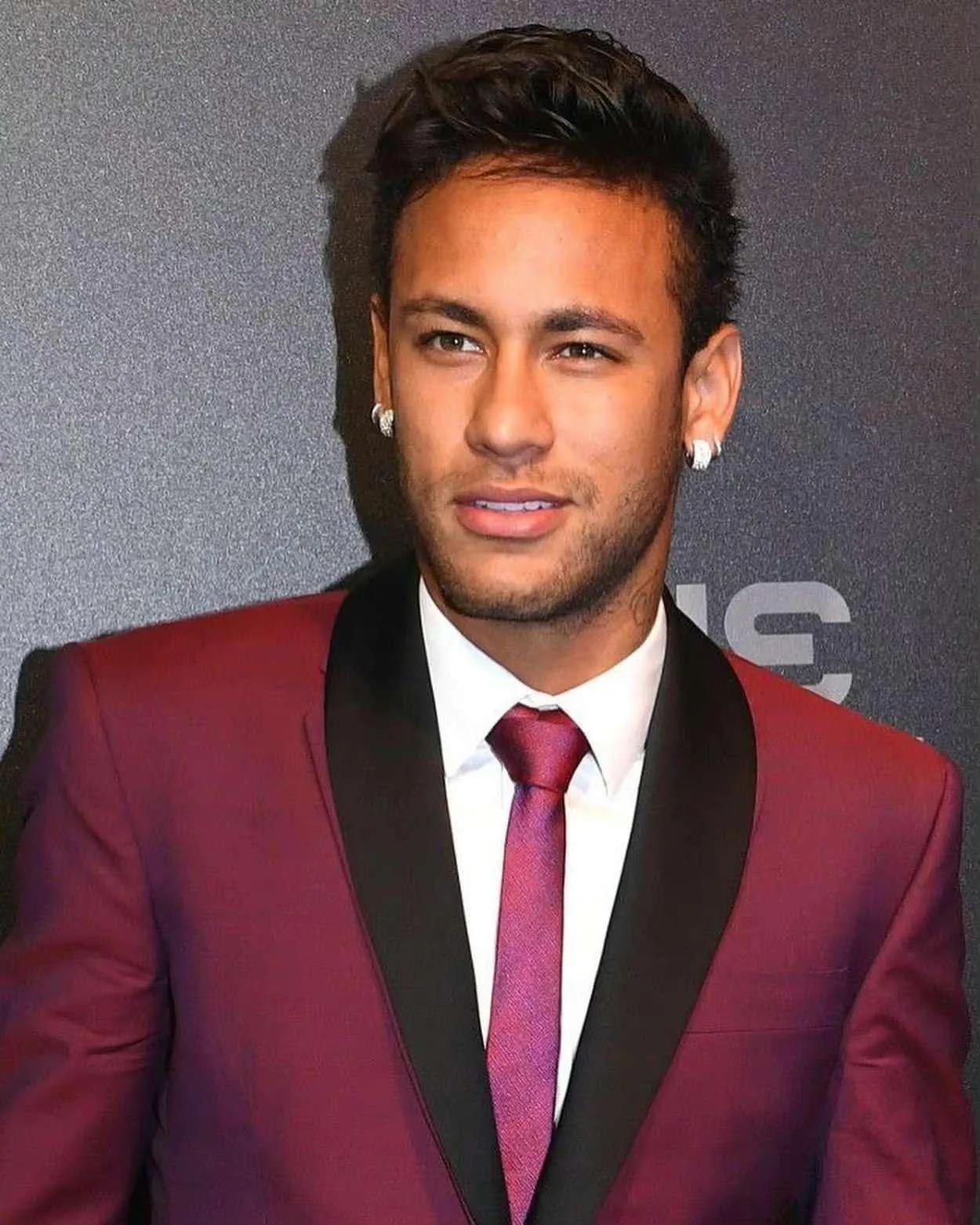 太疯狂!6.74亿变3.1亿足坛巨星难*税逃**务风波梅西C罗内马尔均上榜