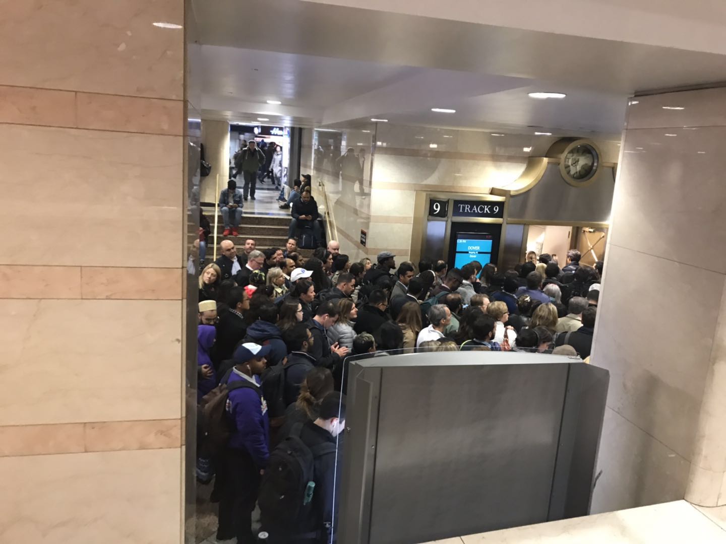 国外公共交通对比,中美公共交通服务对比