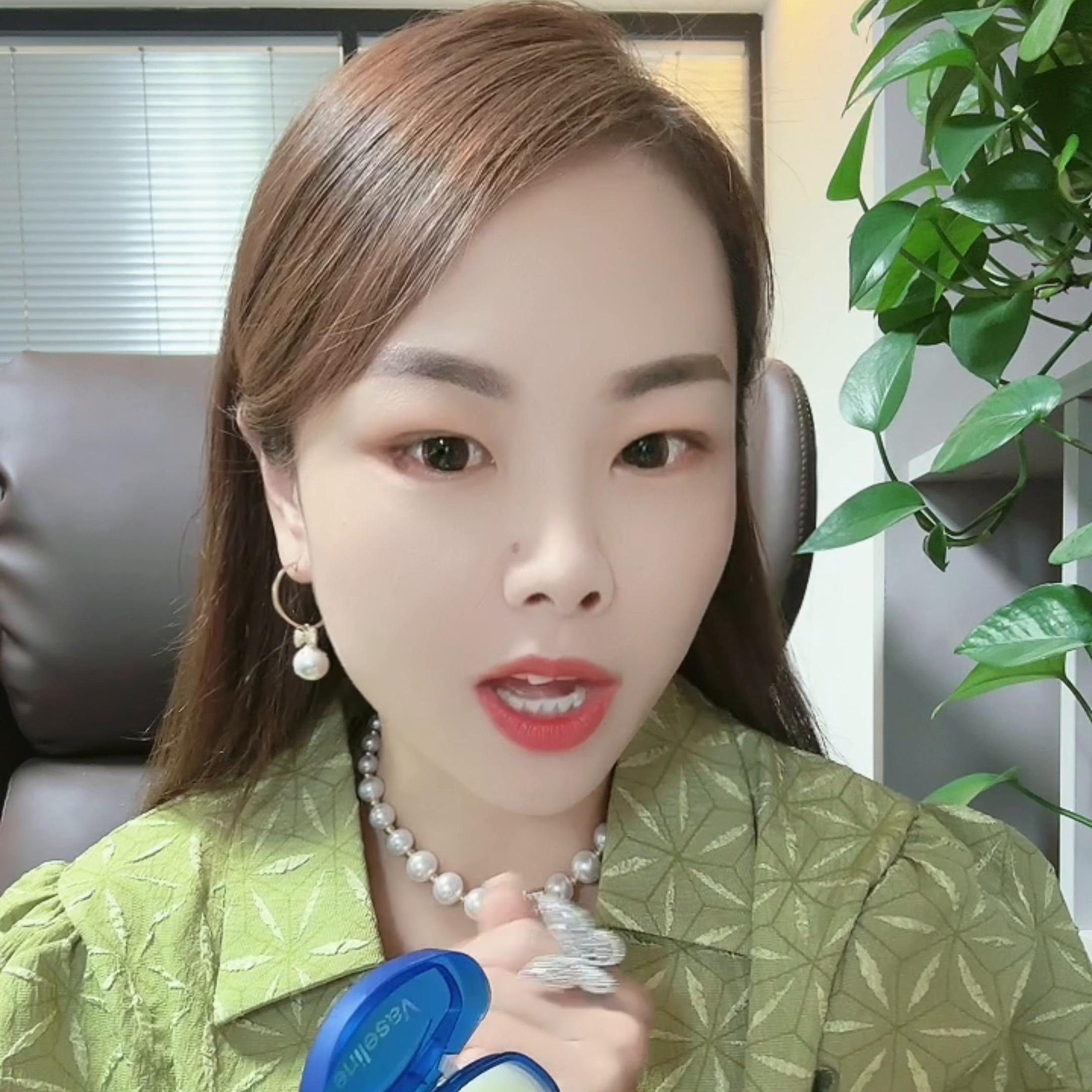 两块钱白凡士林可以涂脸不,什么样的凡士林涂抹身上好用