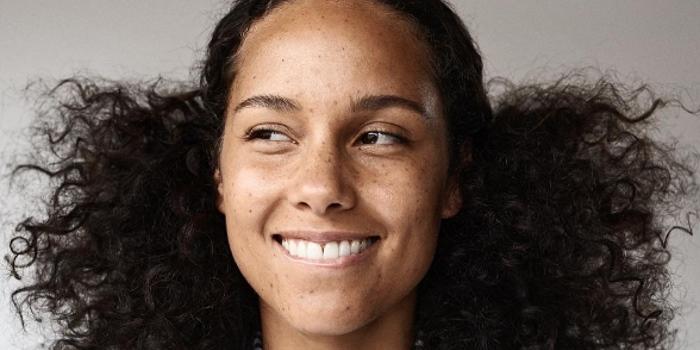 整容医生把丑女人整成妻子,整容医生把女人整成前任