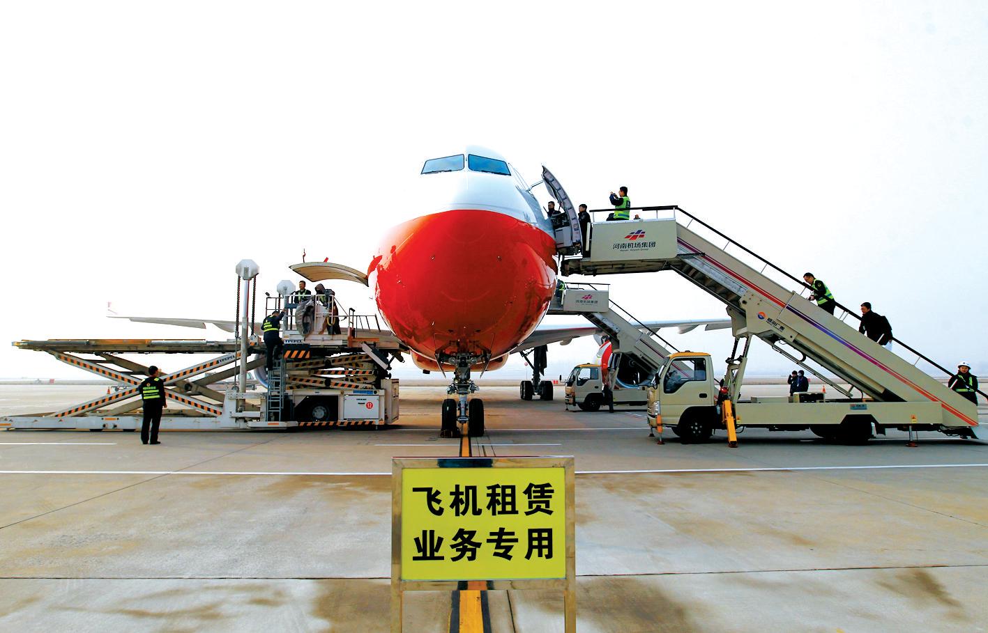 航空公司靠机票赚钱,机票100多块钱航空公司能赚钱吗