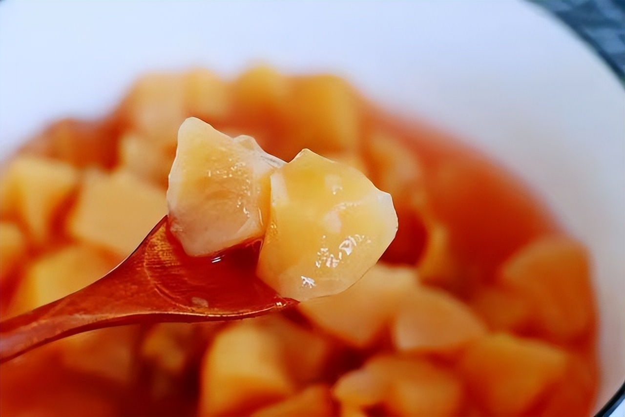 苹果煮熟了吃都有哪些好处和坏处,每天吃一个煮熟的苹果有什么功效