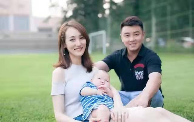 王皓妻子闫博雅与男舞伴共舞,王皓妻子闫博雅热舞后续