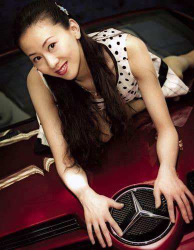 人体模特汤加丽：与丈夫离婚，遭父亲嫌弃，46岁再给父母添心病