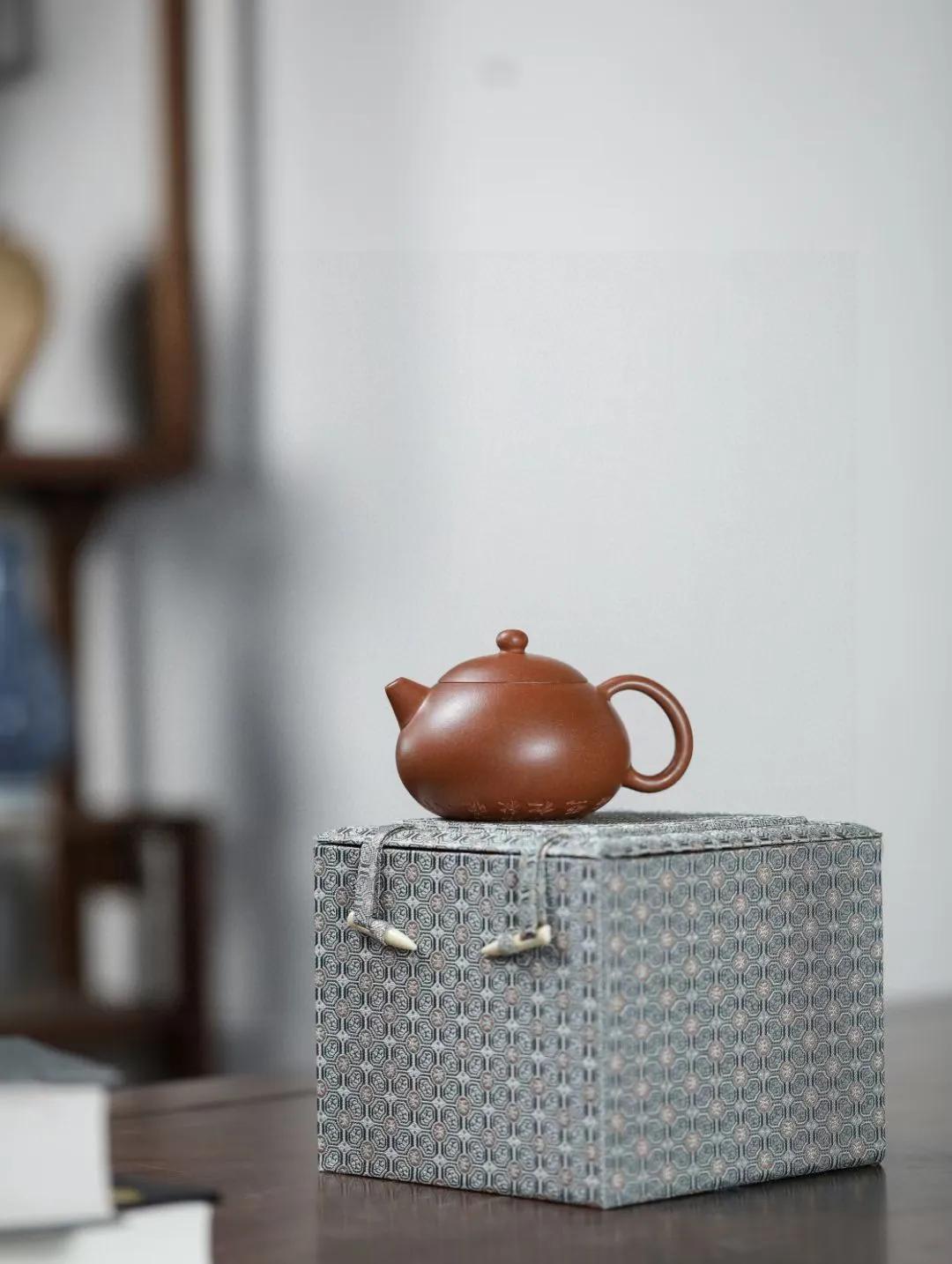 清水泥和黄金段泥比较,黄金段泥与桃花泥