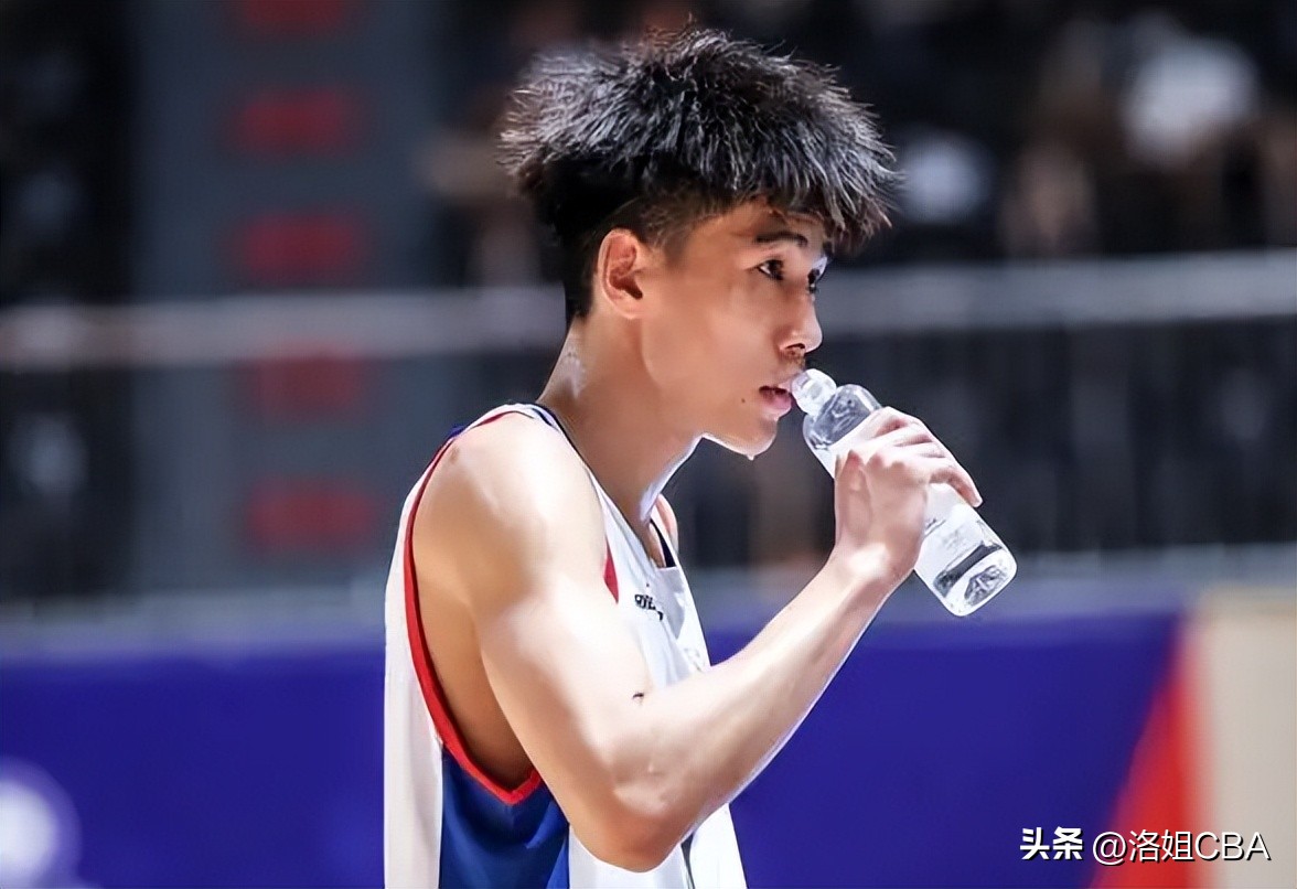 CBA三消息：辽宁小将爆砍26分，混血冯傲仅砍1分，张陈治锋缺对抗