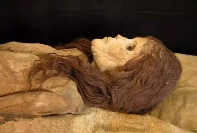 新疆挖出清代干尸,尘封16年的尸骨被挖出