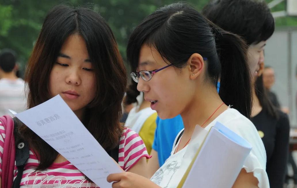 适合女生选择的四大专业,就业率高且发展好,报考的学生有眼光